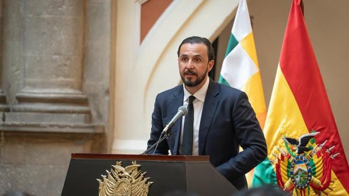 El gobernador Juan Pablo Velasco durante un acto en La Paz