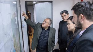 Autoridades en reunión