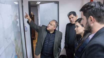 Autoridades en reunión
