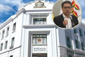 El vocero presidencial José Luis Galvez denunció que el sistema de la Fiscalía fue cerrado
