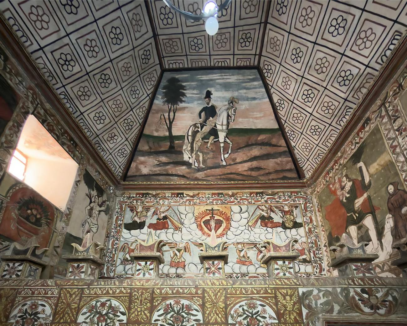 Pinturas murales coloniales en el interior de la iglesia de Curahuara de Carangas