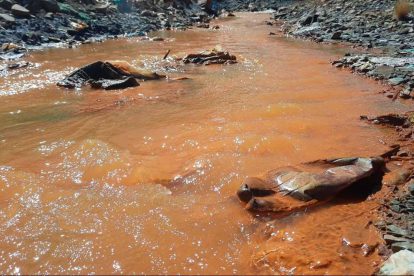 río contaminado