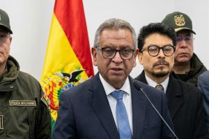 El ministro Oviedo en conferencia de prensa