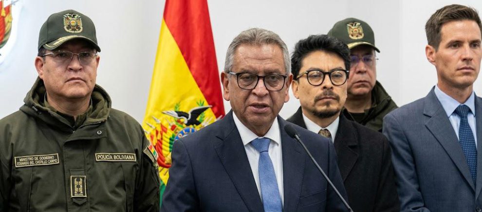El ministro Oviedo en conferencia de prensa