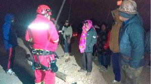 Bomberos y personas