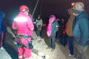 Bomberos y personas