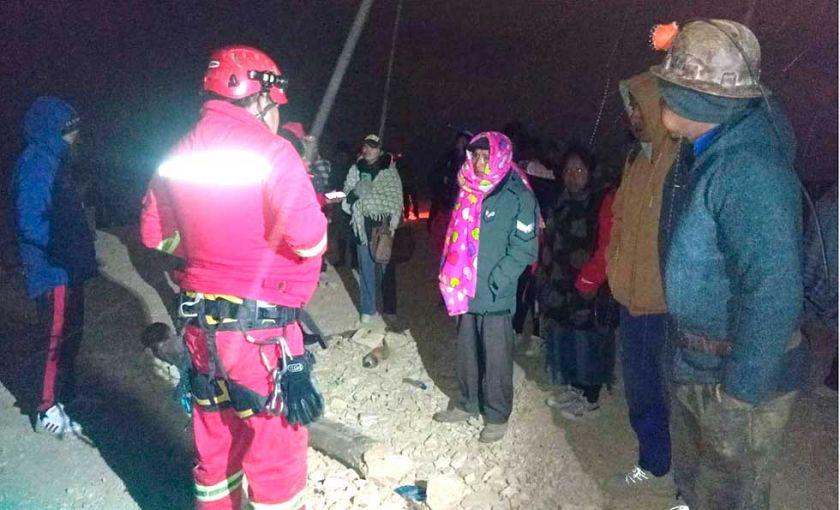 Bomberos y personas