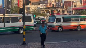 Micros y un ciudadano