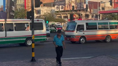 Micros y un ciudadano