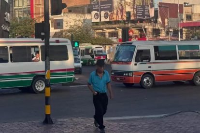 Micros y un ciudadano