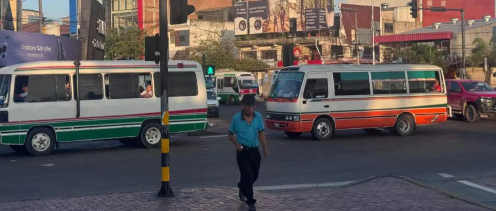 Micros y un ciudadano