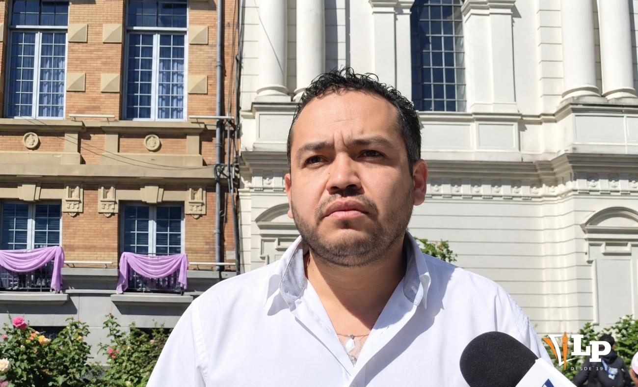 El abogado Abastoflor en conferencia de prensa