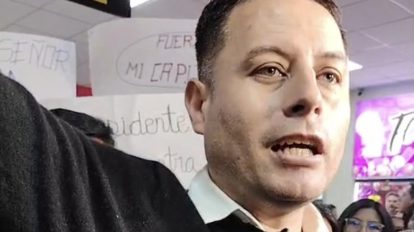 El vicepresidente Lara en su llegada al país desde España