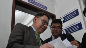 El viceministro de Régimen Interior y Policía, Jhonny Aguilera (iz)