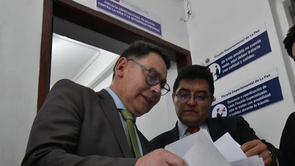 El viceministro de Régimen Interior y Policía, Jhonny Aguilera (iz)