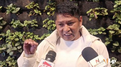 El diputado Lluta en conferencia de prensa