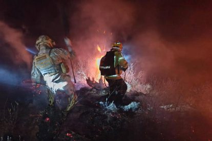 bomberos en incendio