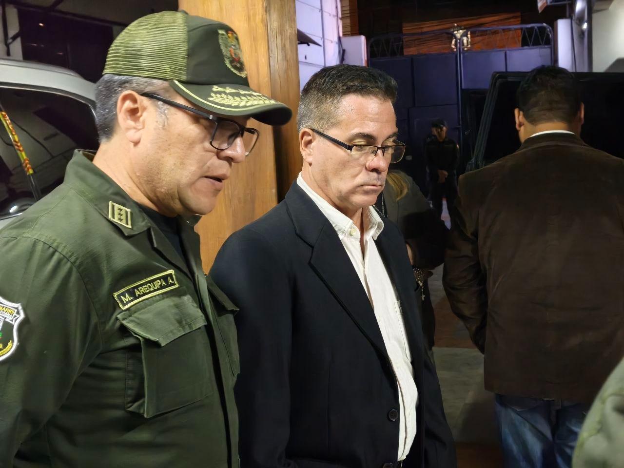 Realizaron la requisa de un vehículo Toyota negro con placa 6470SSE