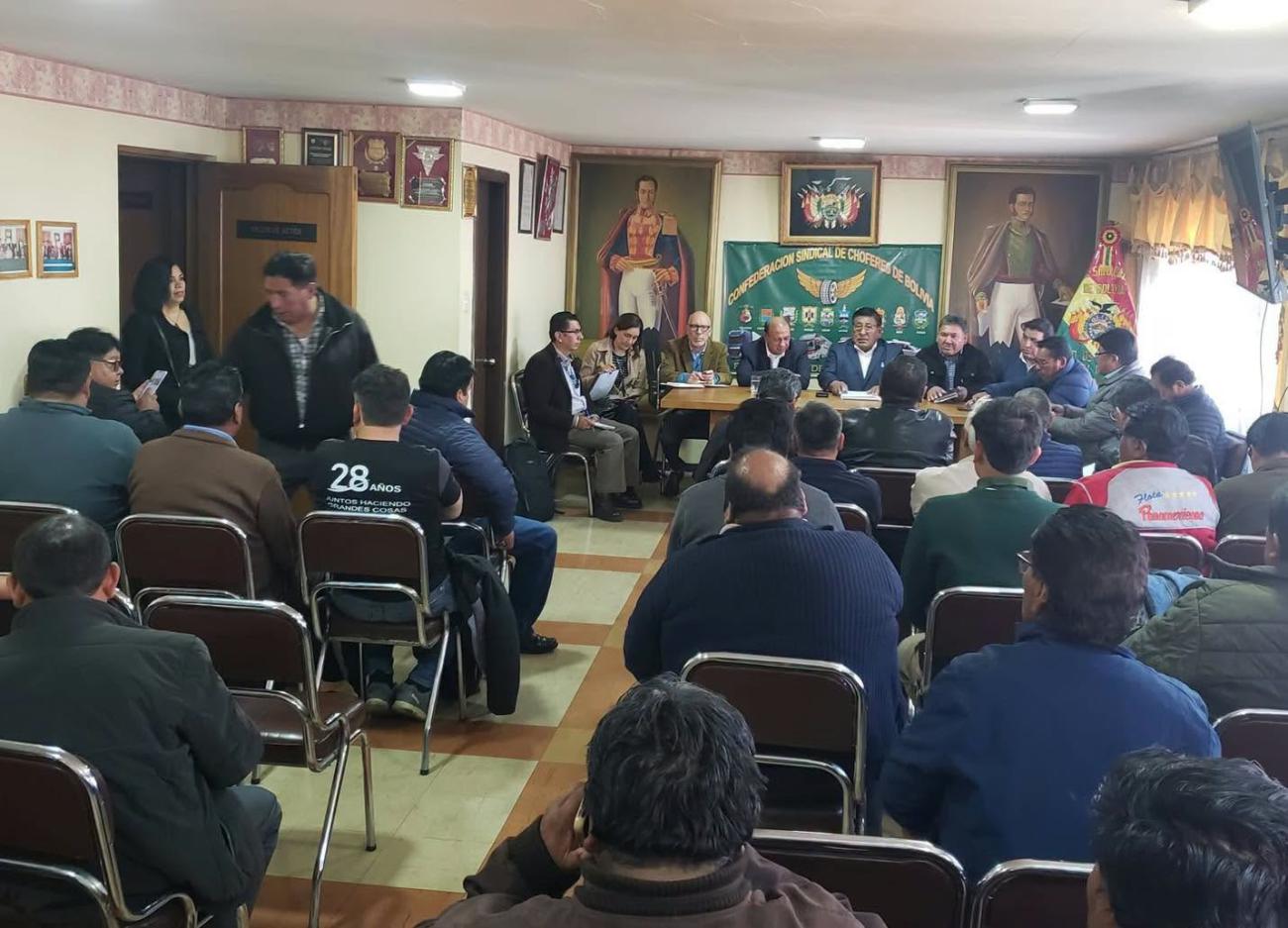La Confederación de Choferes de Bolivia se reúne para debatir nuevas tarifas interdepartamentales