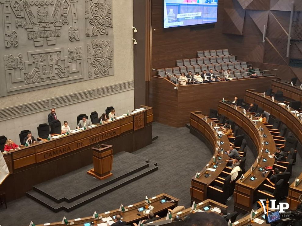 Autoridades judiciales llegaron hasta la Asamblea Legislativa para defender el proyecto