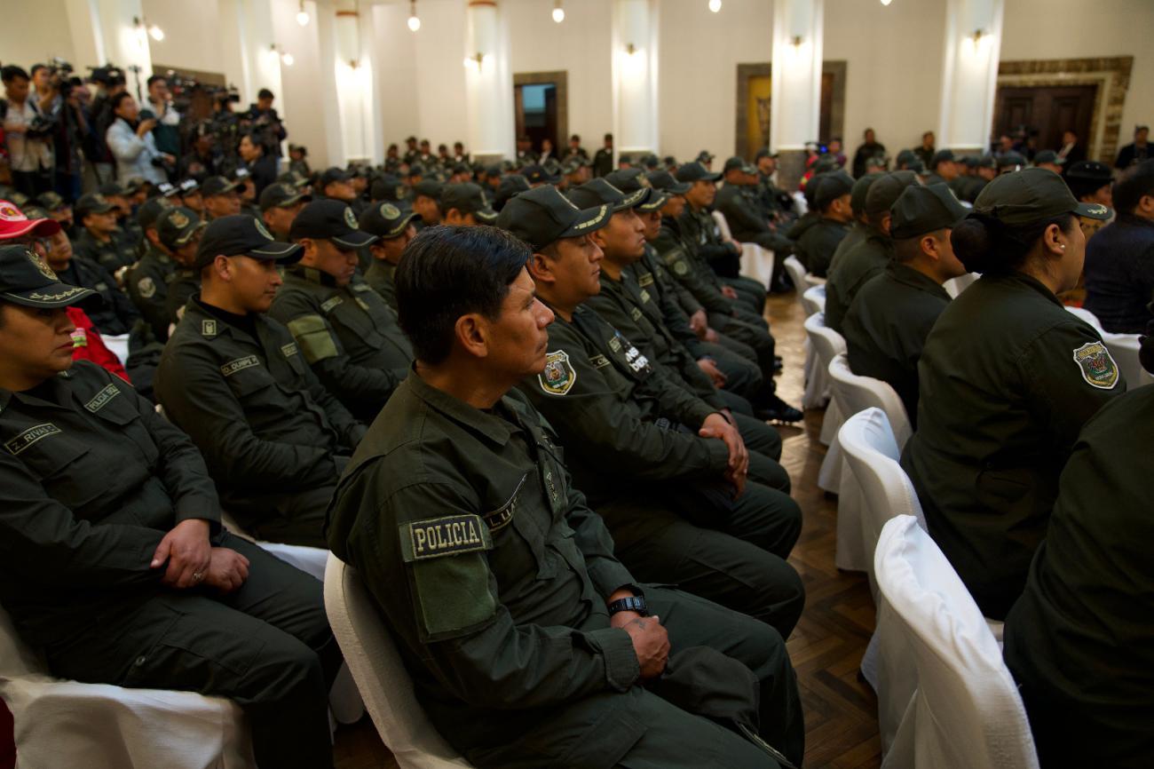 Agentes policiales durante el acto de reconocimiento