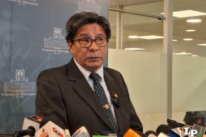 El diputado Porcel en conferencia de prensa