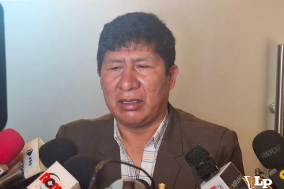 El presidente de Comisión de Política Internacional en conferencia de prensa