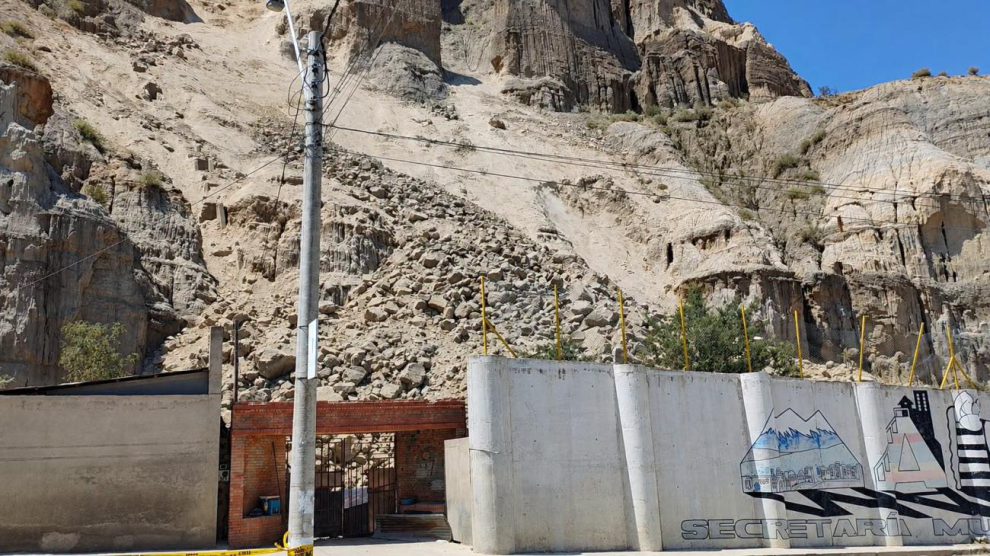 Desprendimiento de cerro en Achumani