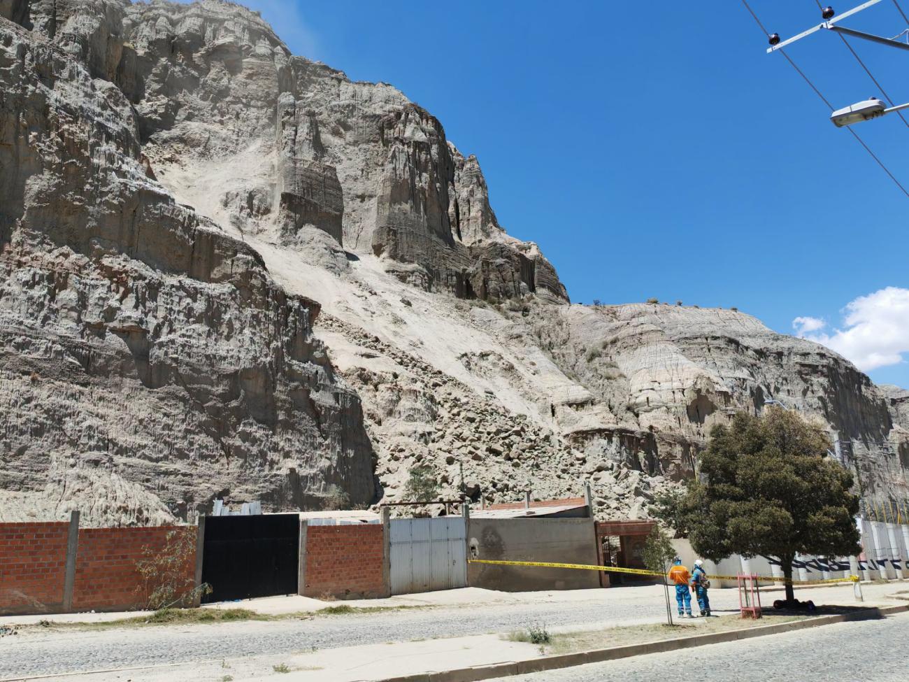 Desprendimiento de un cerro en Achumani