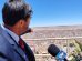 El gerente de la ABC Oruro, Igor Murillo, muestra por donde iría en la parte Sur de la ciudad, esta nueva circunvalación