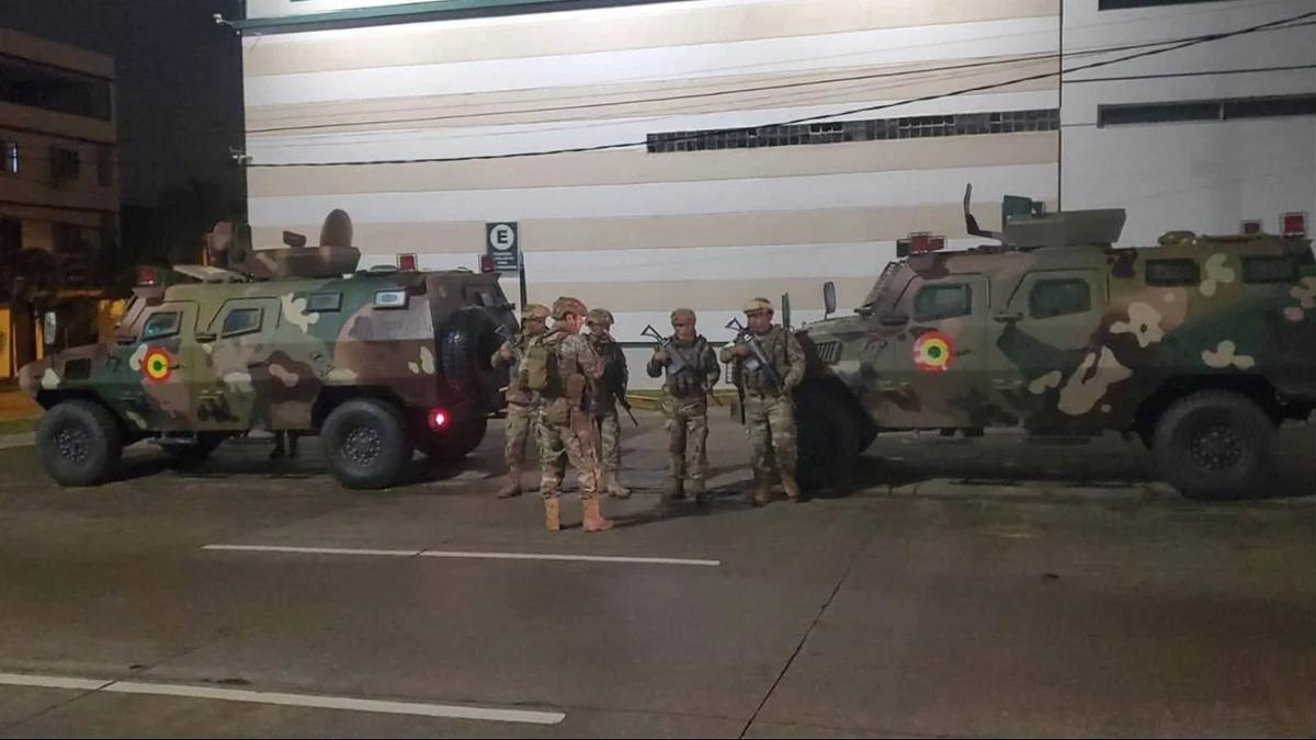Militares patrullan la capital cruceña en coordinación con la Policía.