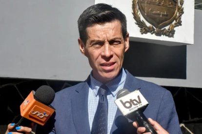 El viceministro Maldonado en conferencia de prensa
