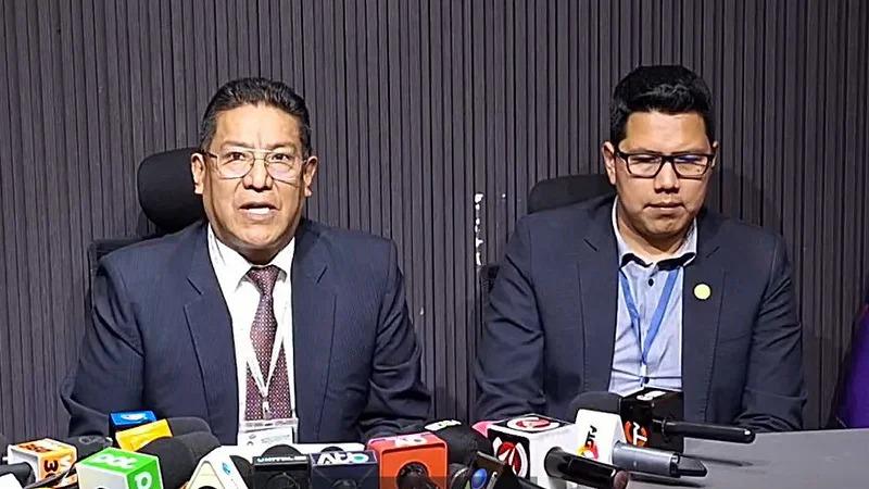 Edwin Sarmiento (i) y Daniel Portales