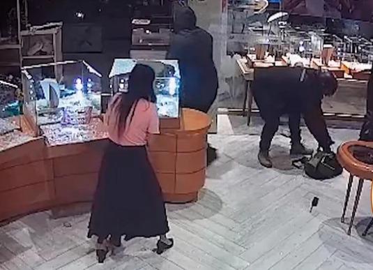 Funcionaria filmada por camaras