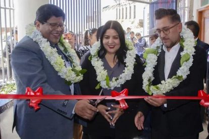 El alcalde de la ciudad de El Alto, Eliser Roca, en inauguración del nuevo centro de apoyo para mujeres que sufren violencia.