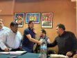 El ministro de Obras Públicas, Mauricio Zamora y representantes de los choferes de Bolivia.