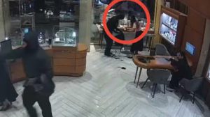 Funcionaria de la joyeria atracada