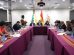 Autoridades del Gobierno y productores lecheros en una reunión de trabajo