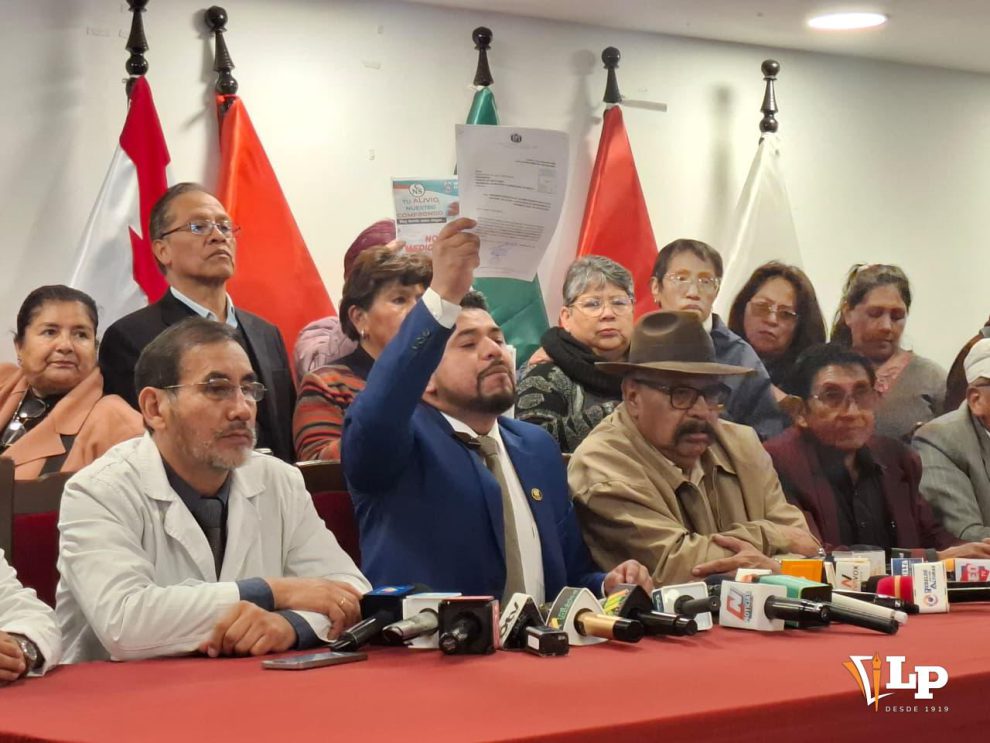 El diputado Taboada en conferencia de prensa