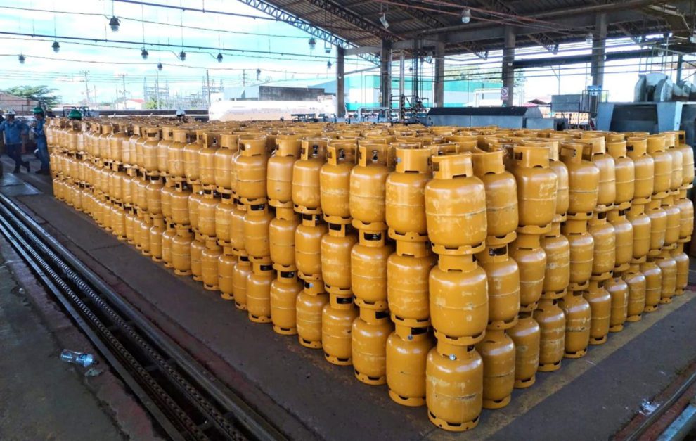 Varias  garrafa de gas licuado