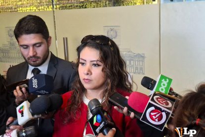 La diputada Jiménez en conferencia de prensa