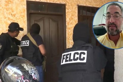 El propietario de la joyería y efectivos policiales