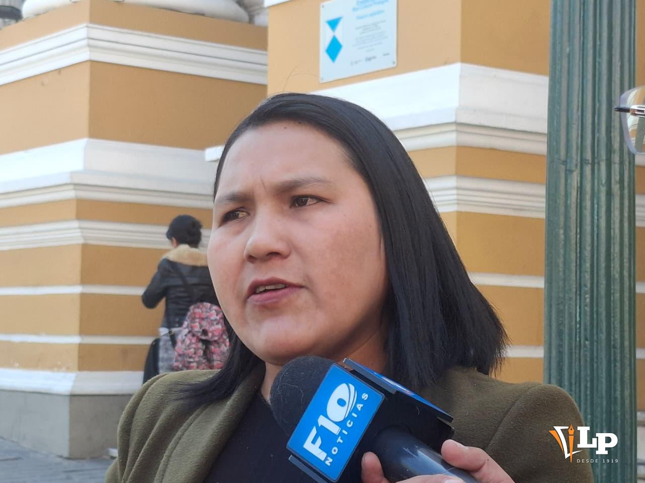 La diputada Jiménez en conferencia de prensa