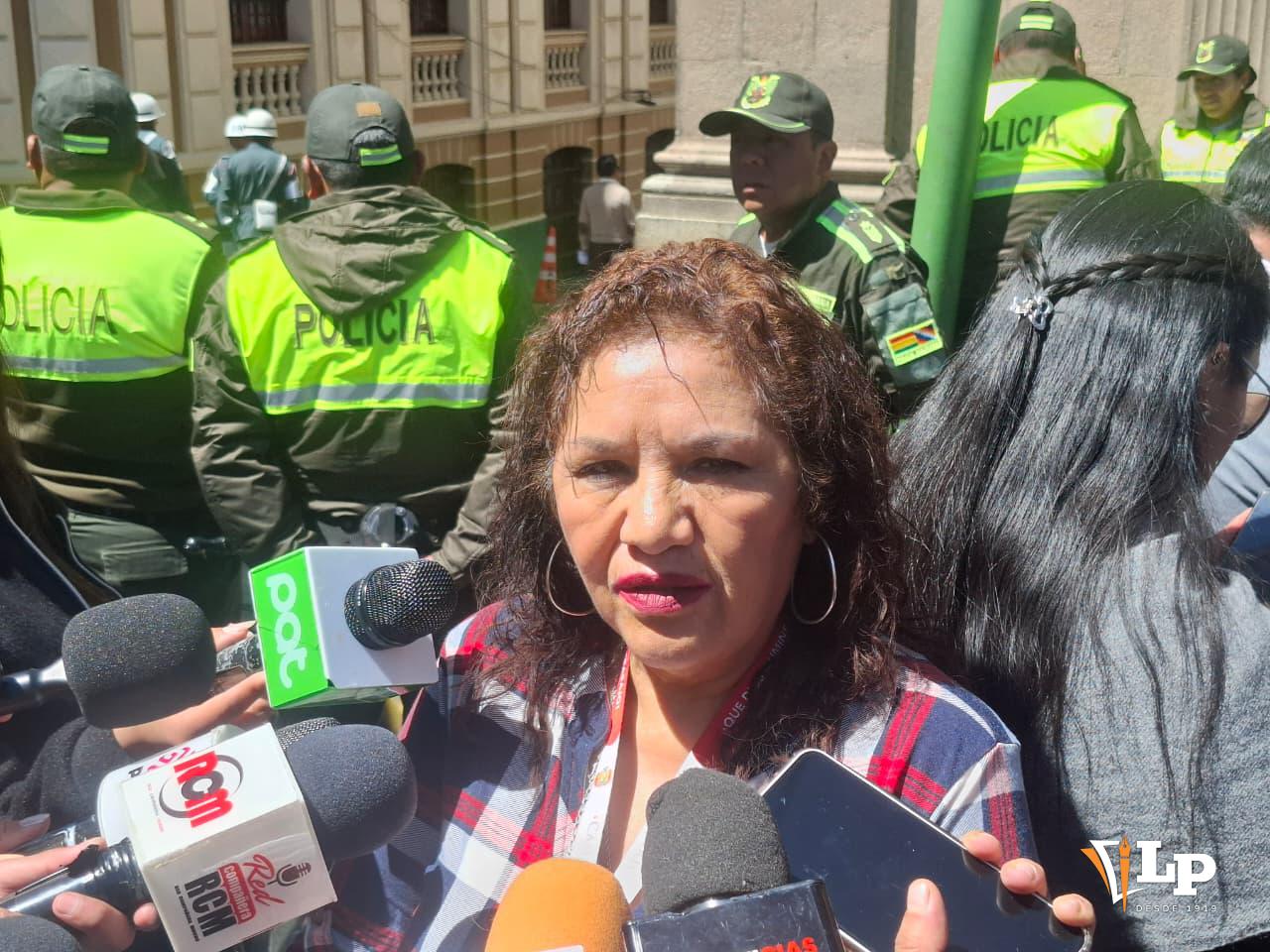La diputada Jiménez en conferencia de prensa