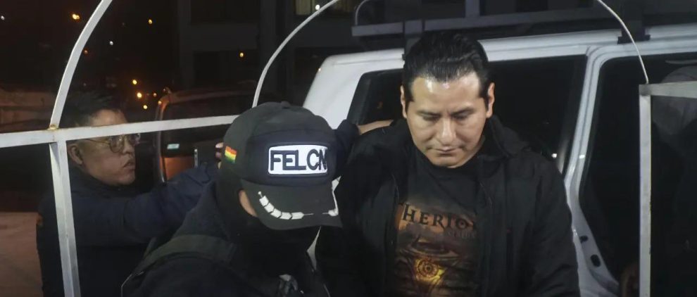 El exfiscal departamental de La Paz Luis Carlos Tórres, tras ser aprehendido