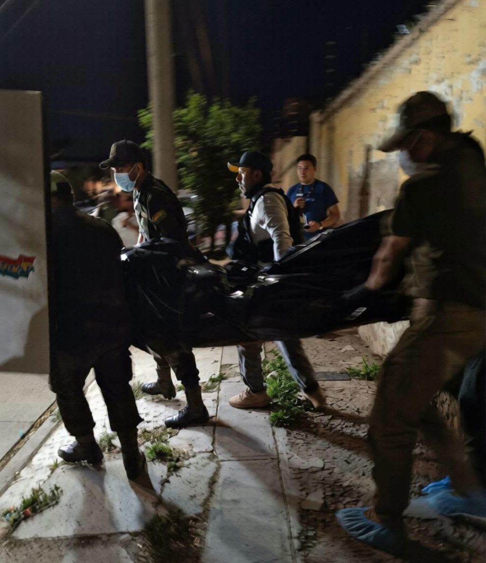 policías