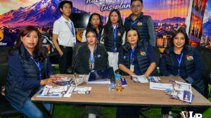 Parte del equipo de asesores inmobiliarios de Alfa Sajama