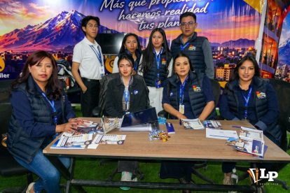 Parte del equipo de asesores inmobiliarios de Alfa Sajama