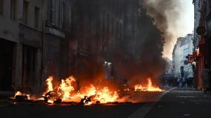 manifestantes enmascarados