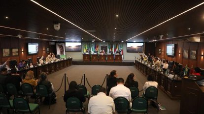 sesión en la Asamblea Legislativa Departamental